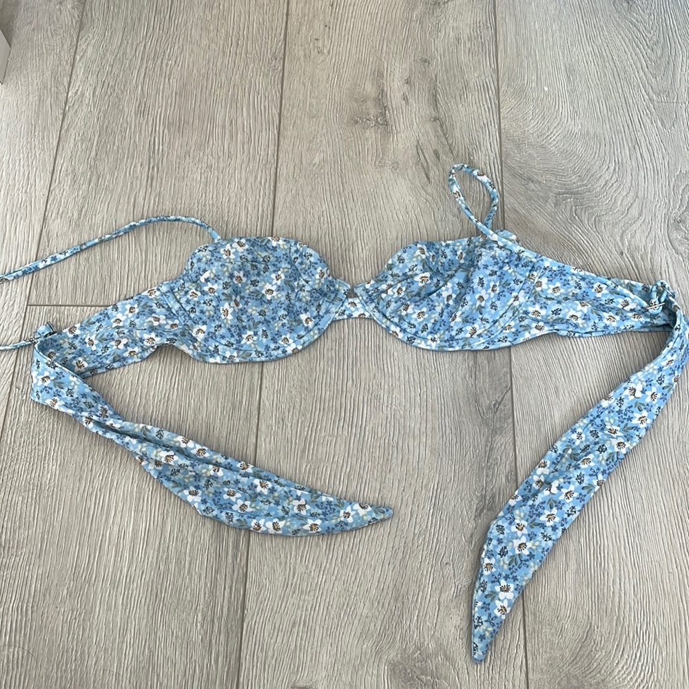 Abercrombie & Fitch blue floral bikini top size S